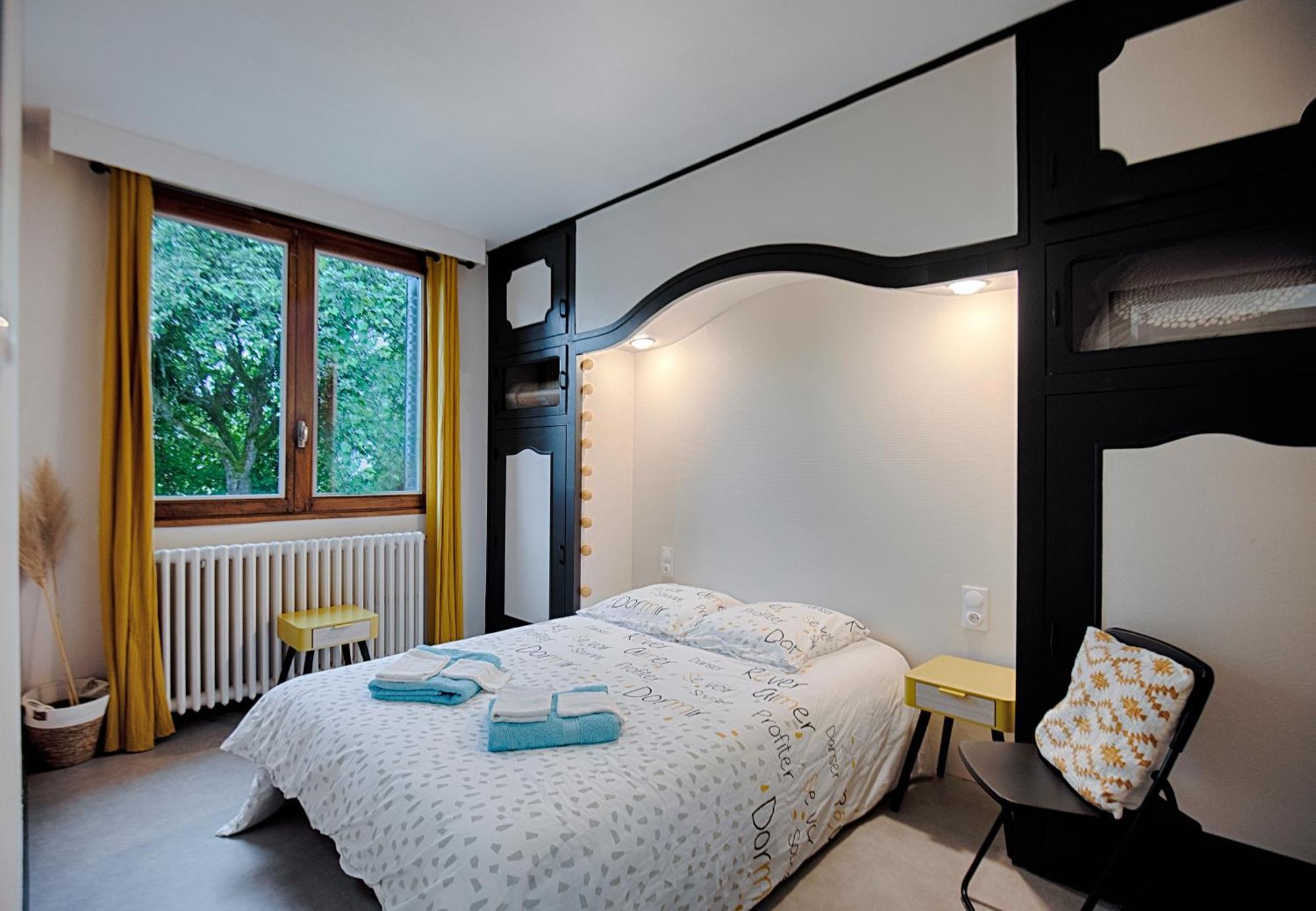 Les Cantinieres - Bourgoin Jallieu - Jardin Prive Ruy-Montceau Экстерьер фото